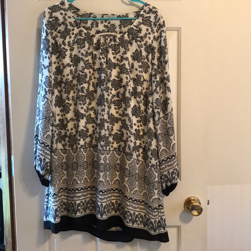 Mini floral dress. NEVER WORN!!